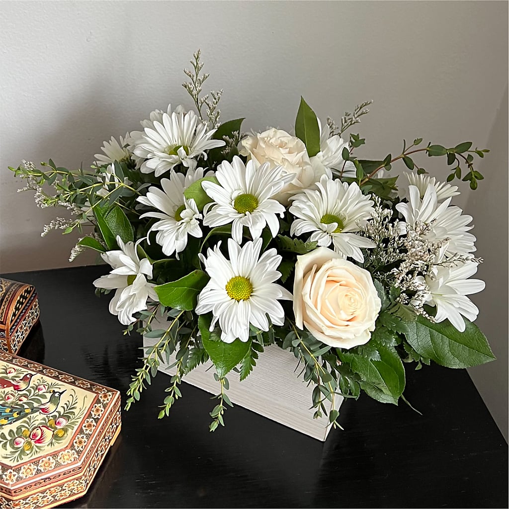 Fresh Linen Box Bouquet – BELKY'S FLORIST, Rock Hill SC
